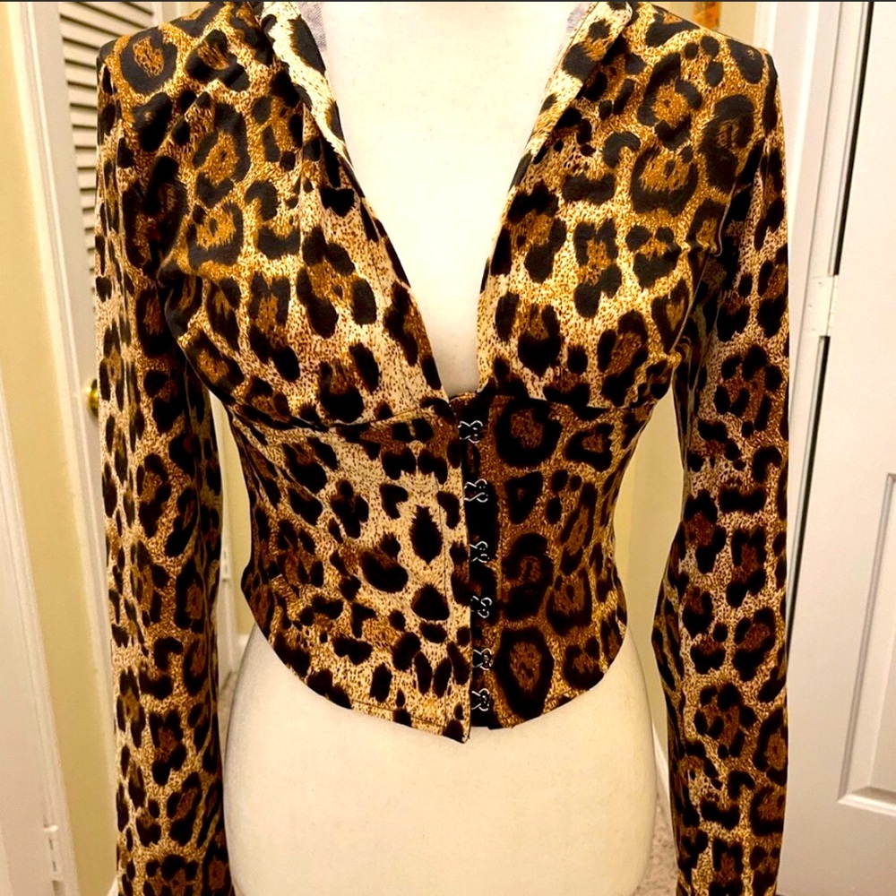 Let’s go little Kitty long sleeve hooded shirt. Size M